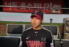 "라인업에 딱 제 이름 있는 거예요!" 쐐기포+3안타 LG 아기맹수, 설렘 폭발 뒷이야기... 첫 선발에도 침착했던 이유는 [수원 현장]