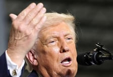 트럼프 "이란과 대화중…호르무즈 호위 7개국과 협의"