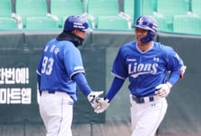 [포토]'3회초 솔로홈런' 이재현