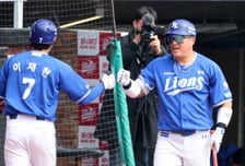 [포토]'최형우 축하받는' 이재현