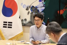 '미국 출장' 김민석 총리 화상회의 주재 "2시간 동안 현안점검"