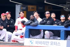 [포토]'랜더스 주전들은 더그아웃에'