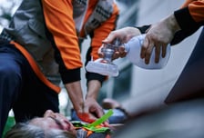 신혼여행 귀국길에도 '구조 본능'…기내 응급환자 살린 소방관