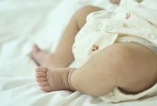 생후 7주 아기 숨져가는데…병실 화장실서 '틱톡 영상' 찍은 10대 엄마