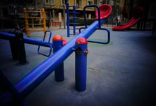 놀이터서 초등생 '탄두 추정' 물체 맞아...1.4㎞ 거리에 '군 사격장'