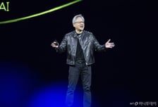 젠슨 황 "엔비디아 AI 매출 2027년까지 총 1조달러 예상"