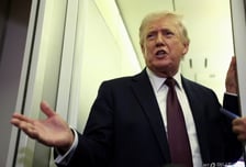 트럼프 "중국 방문 한 달 연기 요청…우리는 전쟁 중"