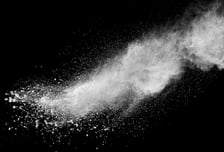 "수상한 남성, 거리에 흰 가루 뿌려" 놀랐는데...알고보니 인기 게임?