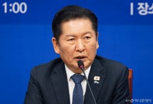 [속보]與정청래 "공소청 검사 '수사지휘·개입' 관련 여러 조항 삭제"