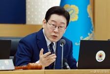 [속보]李 대통령"개헌, 할 수 있는 것부터…5·18 정신, 부마항쟁 헌법 전문 수록 한번에 했으면"