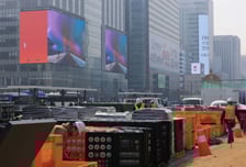 BTS '왕의 귀환'…넷플릭스, '광화문 대형 전광판' 다 빌렸다