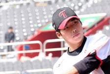 [포토]'공 안보고 공치기' LG 추세현