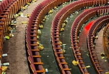 "이게 환경보호 외치던 스타들 위선"…오스카 관객석 쓰레기 '수북'