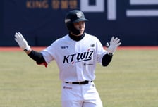 [포토]1회부터 찬스는 그냥 못보내지!  류현인