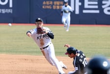 [포토]'오지환 잡고'  류현인