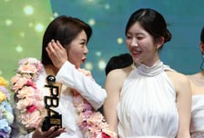 [포토] 김가영-정수빈 '대상과 신인왕의 미소 배틀'