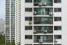 에어컨 실외기 뜯다가…아파트 7층서 추락 참변