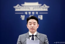 [속보]'UAE 방문' 강훈식 비서실장 "'나프타' 선적 선박, 현재 한국행"