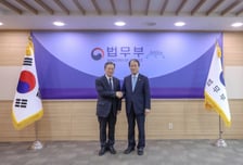 보훈부·법무부 '친일재산 환수 재개' 맞손…"기금으로 유공자 지원"