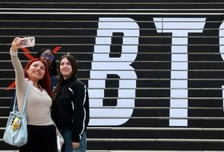 모텔도 1박 50만원...BTS 공연날, 일본 호텔만 가격 안 올렸다