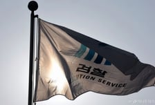 전 검찰 지휘부 출국금지한 특검…'도이치 무혐의' 뒤집을 결정타 찾을까