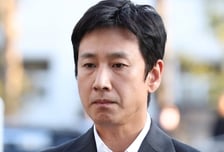 이선균 숨진 뒤에야 "이래도 돼?" 수사 지적...'정보 유출' 경찰관 파면[뉴스속오늘]