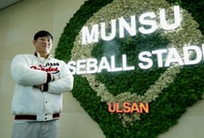 [오피셜] '낭만야구' 43세 베테랑 전격 계약 발표! 은퇴 위기→현역 생활 계속 이어간다 "다시 한번 마운드 설 기회 주셔서 감사"