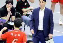 [포토]'아...오늘 쉽지않네' 권영민 감독