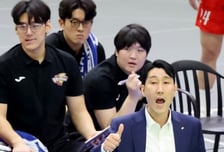 [포토]'선수들 독려하는 권영민 감독'