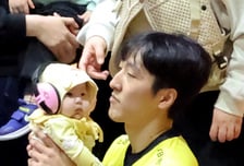 [포토]'갓난아기와 봄배구 자축' 차영석