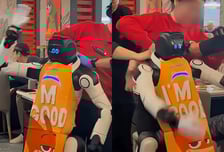 식당 로봇, 춤추다 식탁 내리치며 폭주…직원들 허둥지둥[영상]