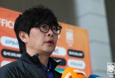 '한일전 1-4 완패' 신상우 감독 "여자축구 세대교체 할 시점이 됐다"