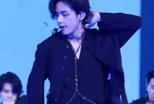 [사진]BTS 뷔, 섹시하게~