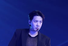 [사진] 제이홉의 빠져드는 눈빛