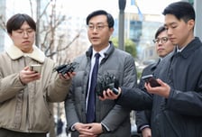 '성추행 의혹' 장경태, 수사심의위 출석…"엄격한 결정 내려달라"