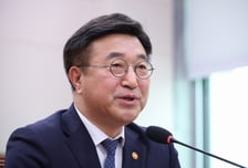 "마지막 1명까지 안전하게"…윤호중, BTS 공연 광화문 현장 점검