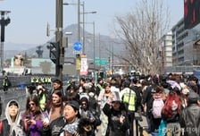 [사진]'BTS 컴백' 북적대는 광화문 일대