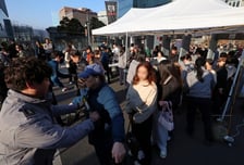 "삑삑삑" BTS 공연 검문서 가스총·전기충격기 적발..."호신용" 주장