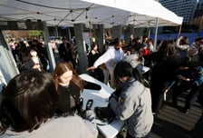 BTS 공연 검문서 발견된 가스총…"호신용 스프레이, 허가 필요없어"