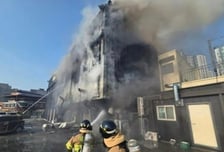 "가스통 폭발했다" 키즈카페 건물서 화재…31명 긴급 대피