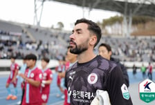 '28년 만의 외국인 GK' 3경기 8실점→1무 2패, 끝내 주전 수문장 교체 승부수 "골키퍼만의 문제는 아니지만..." [화성 현장]
