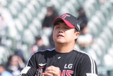 'LG 어쩌나' 필승조가 투수 상대 '볼볼볼볼' 밀어내기→9회 7실점 '충격'... 18안타 14득점 승리 다 묻혔다 [KBO 시범경기 리뷰]