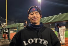 롯데 2군 투수에 호주 4번타자-92홈런 거포가 '무안타 침묵'이라니... "1군서도 이러면 더할 나위 없죠"