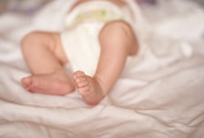 생후 2개월 딸 두고 술자리 간 엄마..."급성 폐렴 사망, 예방접종도 안해"