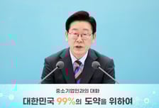 '전쟁 추경' 나선 李 대통령 지지율 62.2%…민주 53.0%·국힘 28.1%