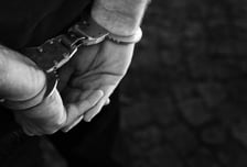 12살 딸 강간한 아빠 징역 10년..."아무에게도 말하지 마" 입막음까지