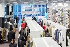 "활기 되찾았다""···무신사, 명동 매장 외국인 거래액 비중 56%