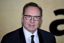 '동성 성폭행 혐의' 유명 배우, 피해자 3명과 합의…조건은 기밀