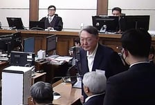 윤, 법정서 만난 김용현에게 "계엄 금방 해제된다고 하지 않았나"