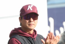 [포토] 설종진 감독 '물개박수 빠질 수 있나'